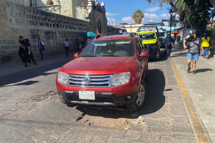 Policía Vial Municipal detiene a conductor de camioneta por presunto uso de documento falso