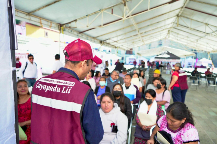 Vecinas y vecinos de Oaxaca de Juárez se benefician con los diferentes servicios de Cayapadu Lii