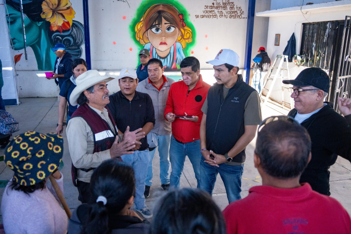 Se suman vecinos de la Colonia Siete Regiones a los Tequios Vecinales