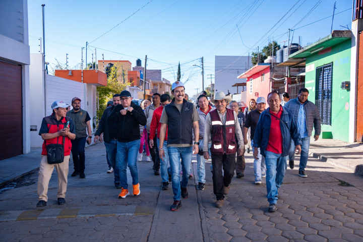 Se suman vecinos de la Colonia Siete Regiones a los Tequios Vecinales
