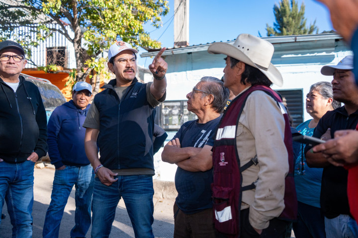 Se suman vecinos de la Colonia Siete Regiones a los Tequios Vecinales