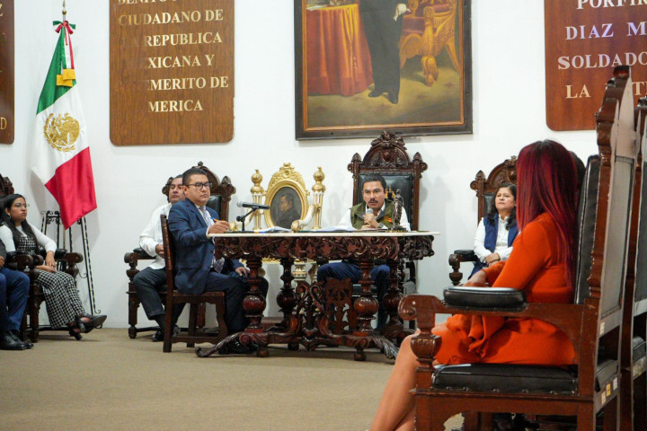 Cabildo de Oaxaca de Juárez sesiona y aprueba ocho dictámenes en cartera