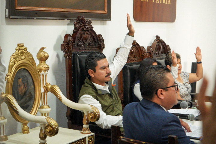 Cabildo de Oaxaca de Juárez sesiona y aprueba ocho dictámenes en cartera