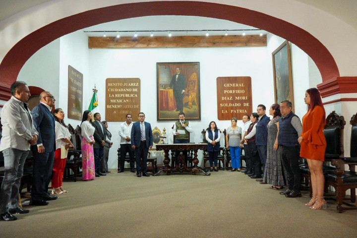 Cabildo de Oaxaca de Juárez sesiona y aprueba ocho dictámenes en cartera