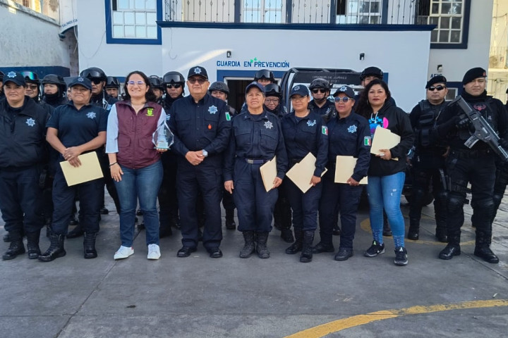 Reconocen esfuerzo de integrantes del equipo de basquetbol femenil de la Secretaría de Seguridad Vecinal