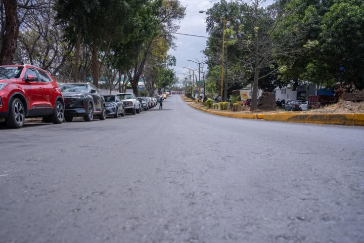 Cuadrillas de "Tache al Bache" realizan trabajos para mejorar las vialidades de Oaxaca de Juárez