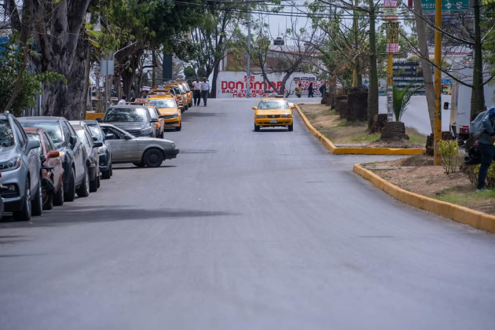 Cuadrillas de "Tache al Bache" realizan trabajos para mejorar las vialidades de Oaxaca de Juárez