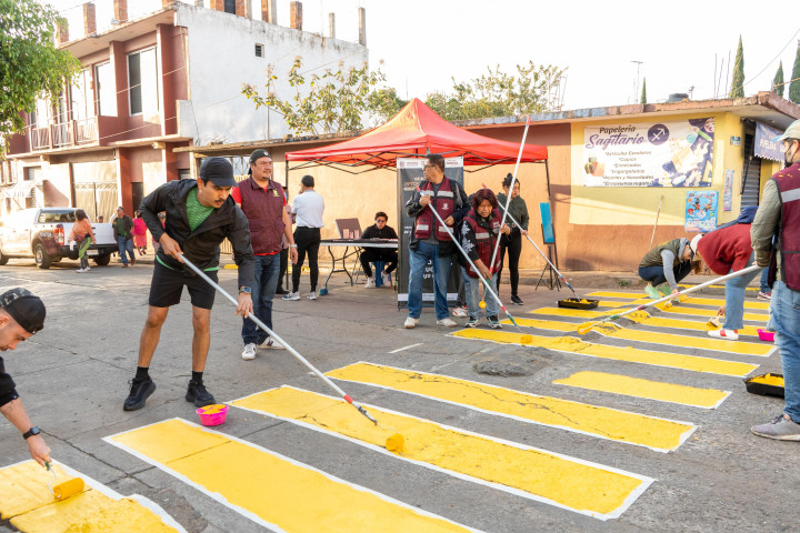 Vecinas y vecinos de la Colonia Volcanes dan vida a espacios públicos con Tequio