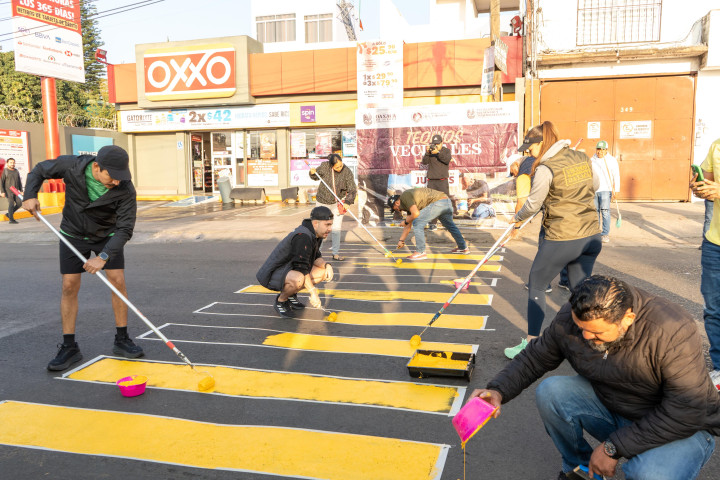 Vecinas y vecinos de la Colonia Volcanes dan vida a espacios públicos con Tequio