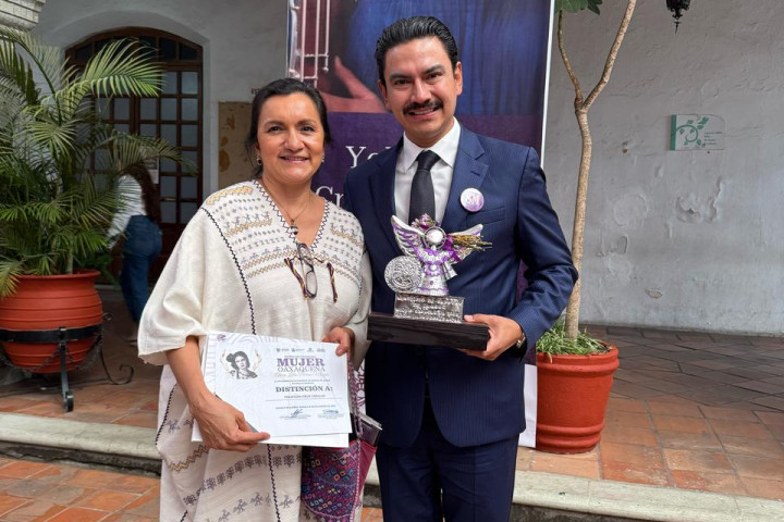 Entrega Cabildo de Oaxaca de Juárez la Distinción Ciudadana “Mujer Oaxaqueña Alicia Lilia Porras Mazari"