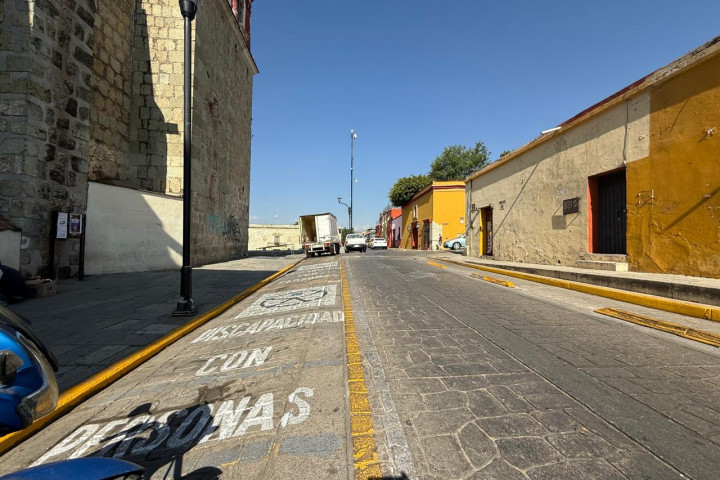 Espacios de estacionamiento para personas con discapacidad fueron reubicados para mayor accesibilidad