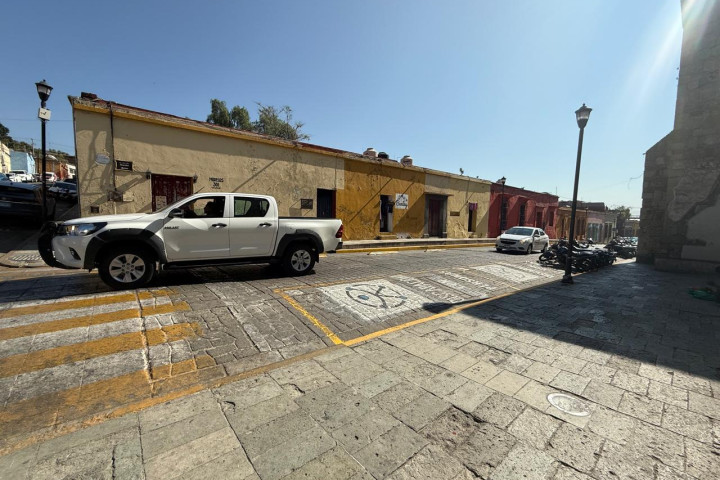 Espacios de estacionamiento para personas con discapacidad fueron reubicados para mayor accesibilidad