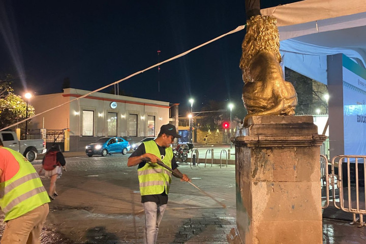 La Cuadrilla Móvil del Centro Histórico continúa realizando trabajos de limpieza la ciudad