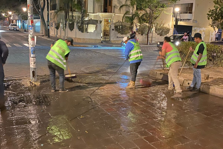 La Cuadrilla Móvil del Centro Histórico continúa realizando trabajos de limpieza la ciudad