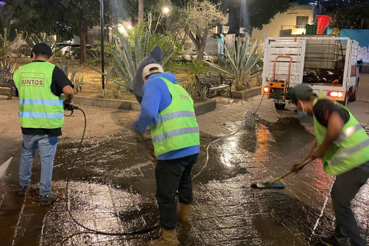 La Cuadrilla Móvil del Centro Histórico continúa realizando trabajos de limpieza la ciudad