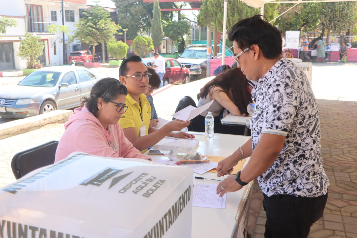 Impera el orden y civilidad en elección de agentes municipales de Oaxaca de Juárez