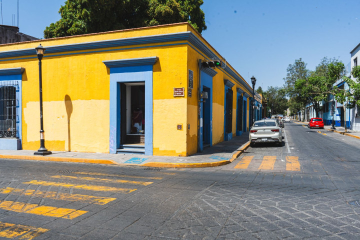 Embellecen fachadas del Centro Histórico de Oaxaca de Juárez