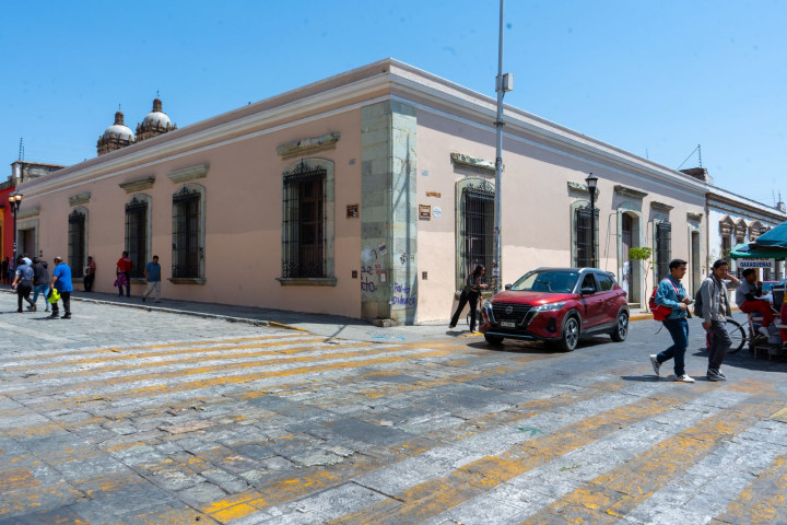 Embellecen fachadas del Centro Histórico de Oaxaca de Juárez