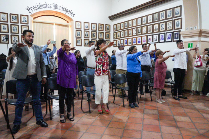 Ray Chagoya toma protesta a Agentes municipales y de policía