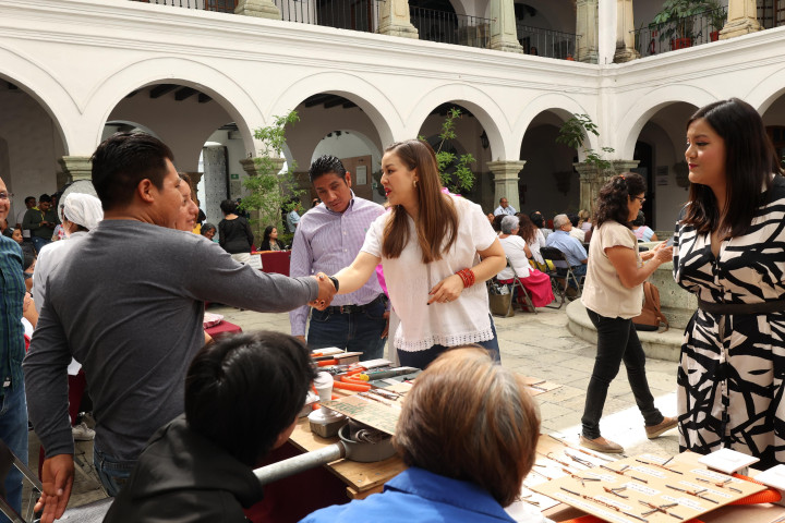 Vecinas y vecinos concluyen de manera exitosa cursos en Escuela Municipal de Artes y Oficios