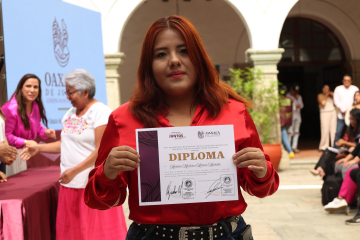 Vecinas y vecinos concluyen de manera exitosa cursos en Escuela Municipal de Artes y Oficios