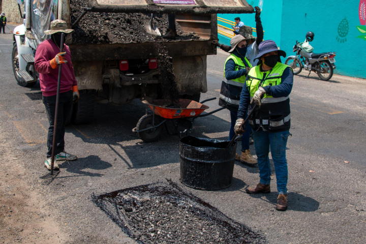 Se realizan acciones de limpieza y bacheo en el Cerro del Fortín para mejorar la imagen urbana