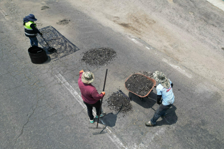 Se realizan acciones de limpieza y bacheo en el Cerro del Fortín para mejorar la imagen urbana