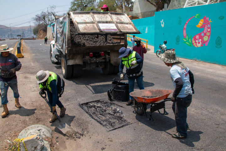Se realizan acciones de limpieza y bacheo en el Cerro del Fortín para mejorar la imagen urbana