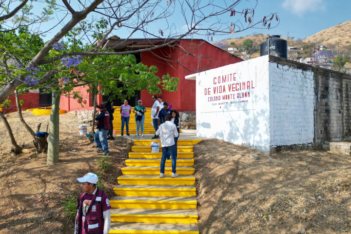Vecinas y vecinos participan en Tequio en la Colonia Monte Albán de San Martín Mexicapam