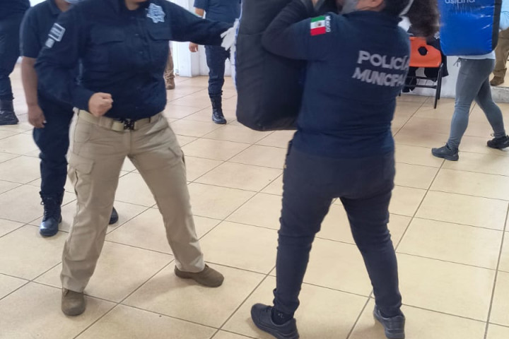 Personal de la Secretaría de Seguridad Vecinal recibe capacitación sobre defensa personal