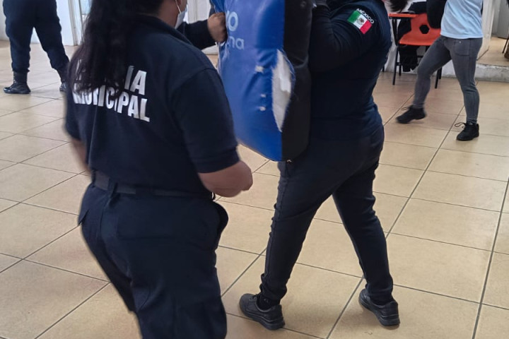 Personal de la Secretaría de Seguridad Vecinal recibe capacitación sobre defensa personal