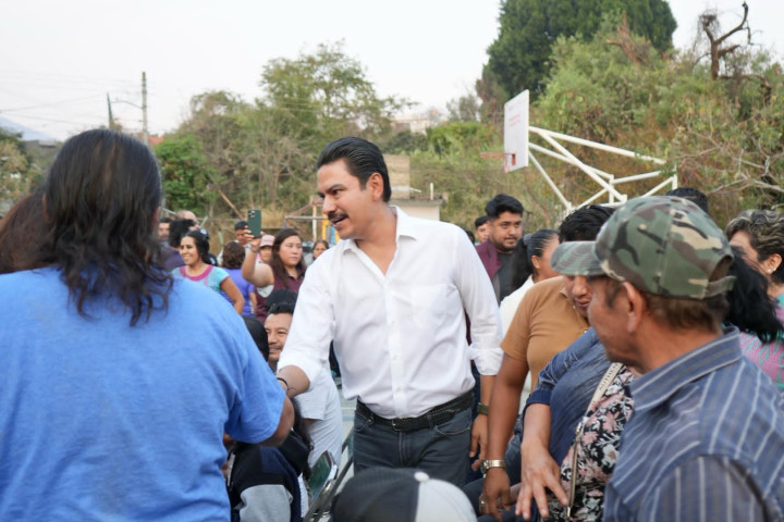 Entrega Ray Chagoya de 400 Tinacos a familias del Ejido Guadalupe Victoria