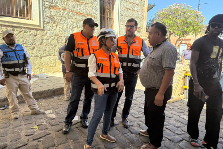 Municipio de Oaxaca de Juárez atiende incidente por ráfagas de viento en feria artesanal