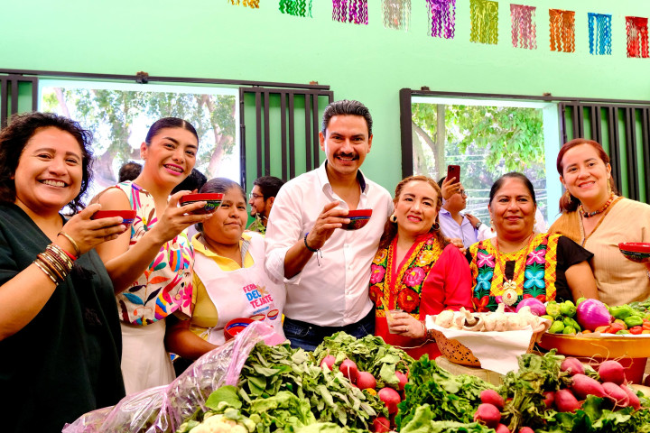 Ray Chagoya recorre mercados tradicionales en el marco del Viernes de Dolores