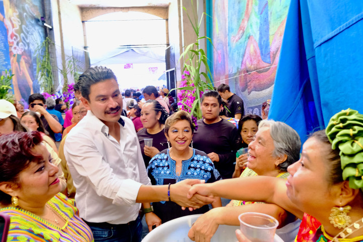 Ray Chagoya recorre mercados tradicionales en el marco del Viernes de Dolores