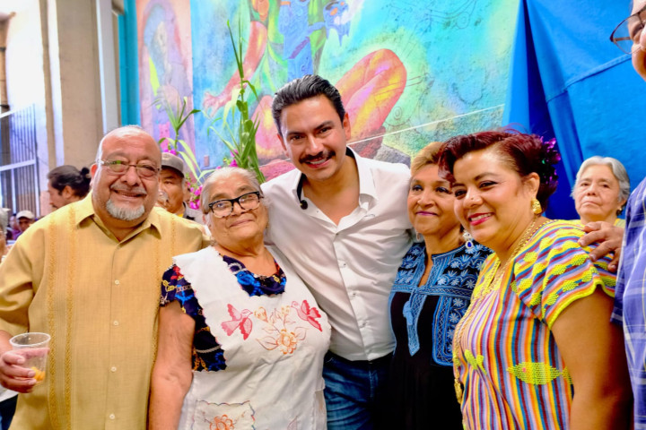 Ray Chagoya recorre mercados tradicionales en el marco del Viernes de Dolores