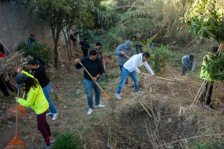 Vecinas y vecinos se unen en Tequio para mejorar su colonia