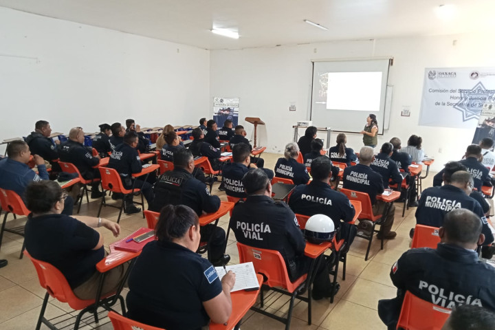 Capacitan a personal de la Secretaría de Seguridad Vecinal sobre el manejo y separación de residuos sólidos urbanos