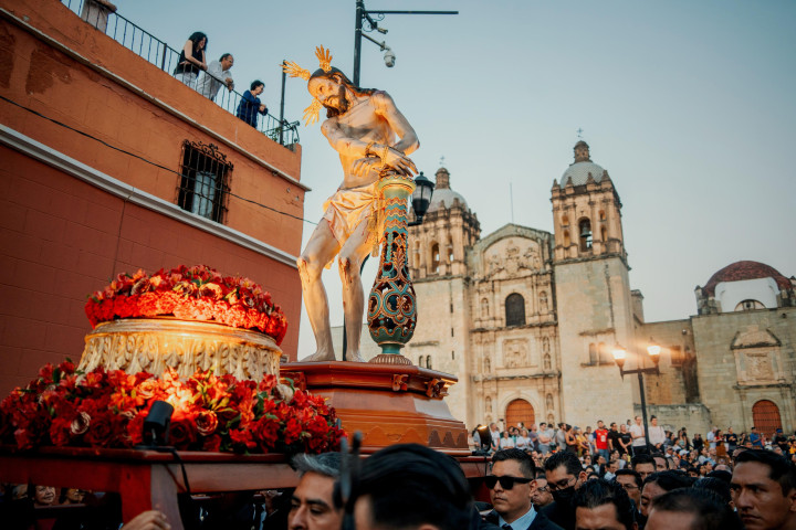 Emotiva participación en la Procesión del Silencio en Oaxaca de Juárez