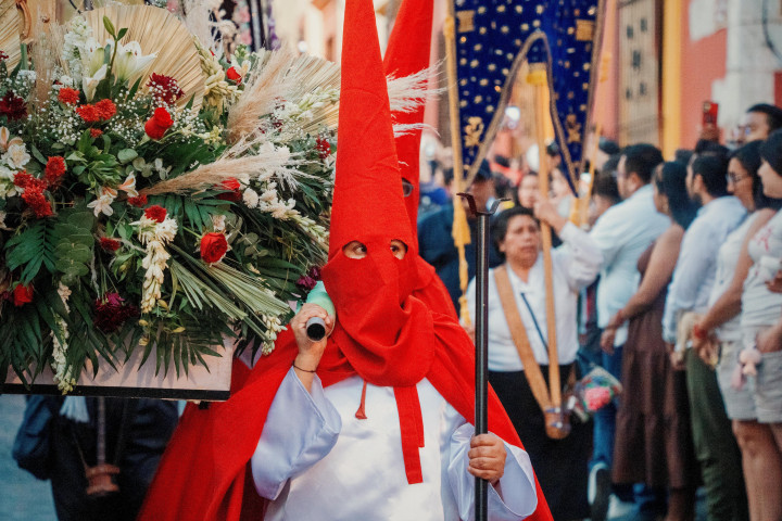 Emotiva participación en la Procesión del Silencio en Oaxaca de Juárez