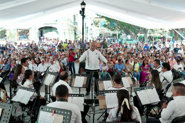 Inicia el Festival Primavera Rodolfo Morales con emotivo concierto en el Zócalo de Oaxaca