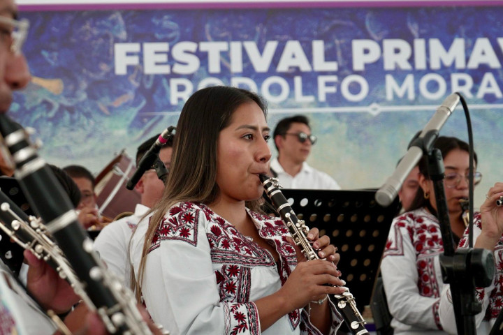 Inicia el Festival Primavera Rodolfo Morales con emotivo concierto en el Zócalo de Oaxaca