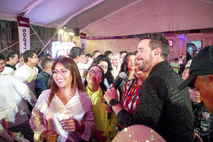 Mane de la Parra enciende la Plaza de la Danza con su energía y romanticismo