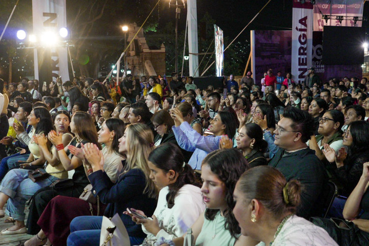 Mane de la Parra enciende la Plaza de la Danza con su energía y romanticismo