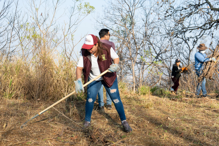 Se realiza Tequio vecinal en el Cerro del Fortín