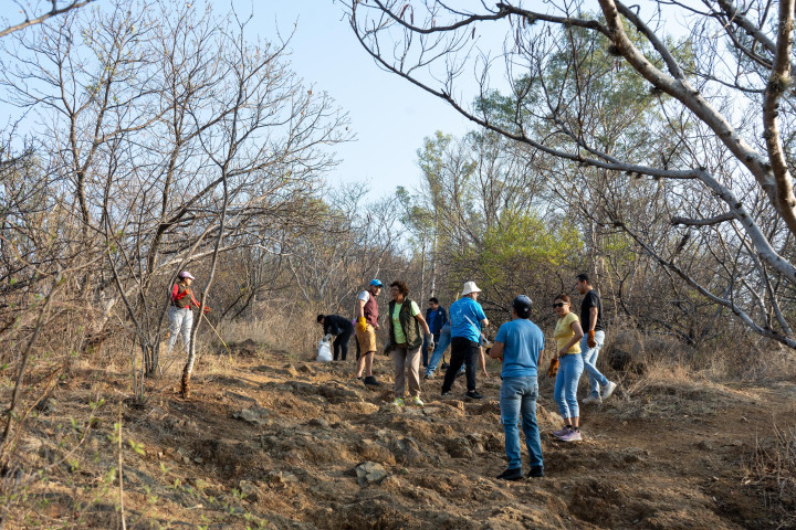 Se realiza Tequio vecinal en el Cerro del Fortín