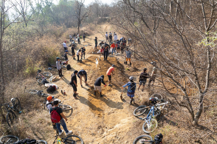 Se realiza Tequio vecinal en el Cerro del Fortín