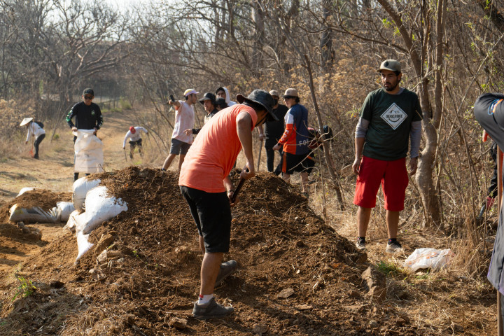 Se realiza Tequio vecinal en el Cerro del Fortín
