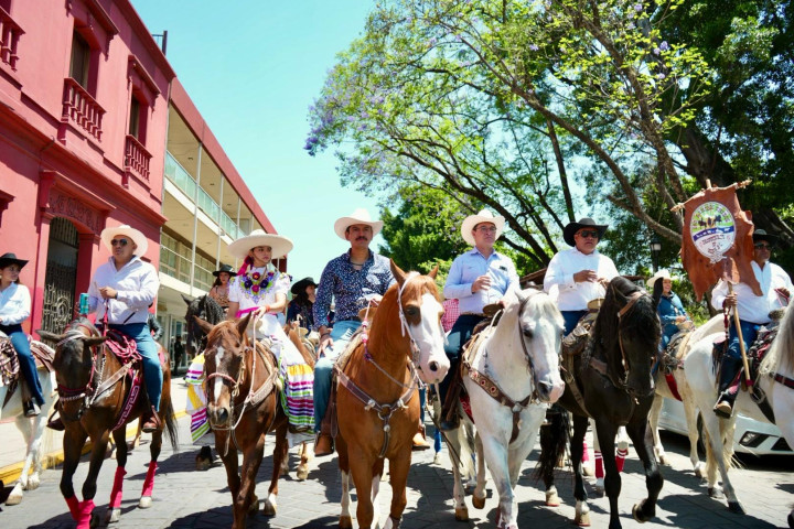 Con alegría y tradición, celebran cabalgata del Festival Primavera Rodolfo Morales