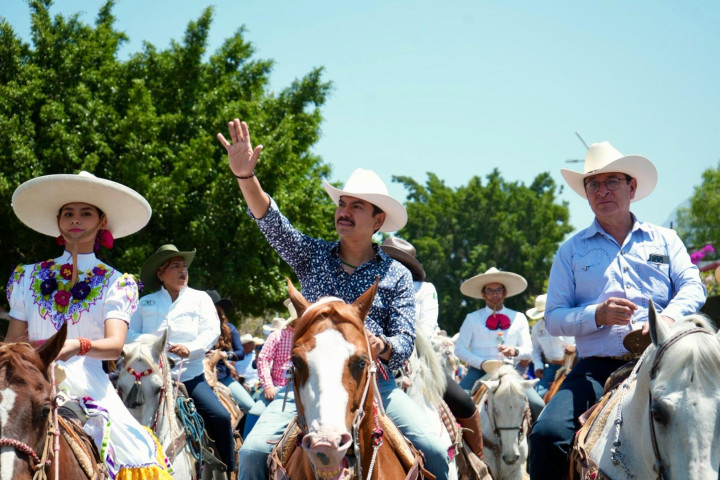 Con alegría y tradición, celebran cabalgata del Festival Primavera Rodolfo Morales